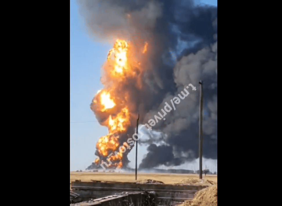 Depósito de petróleo ruso arde por 3 días tras ataque ucraniano