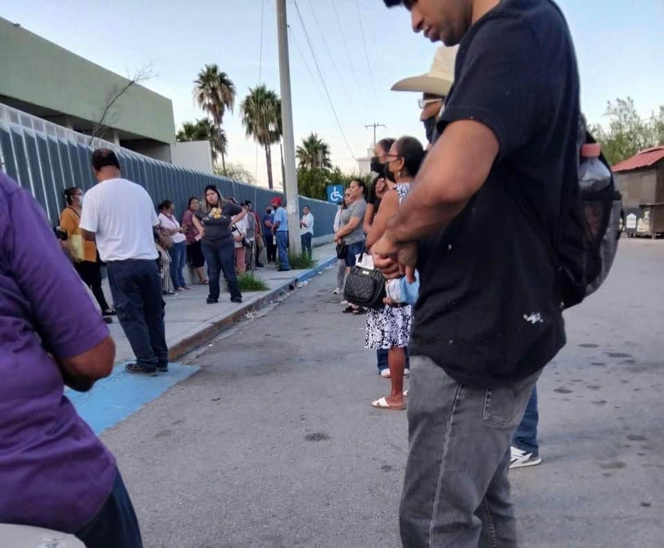 Los derechohabientes se molestaron por el actuar de los guardias del nosocomio.