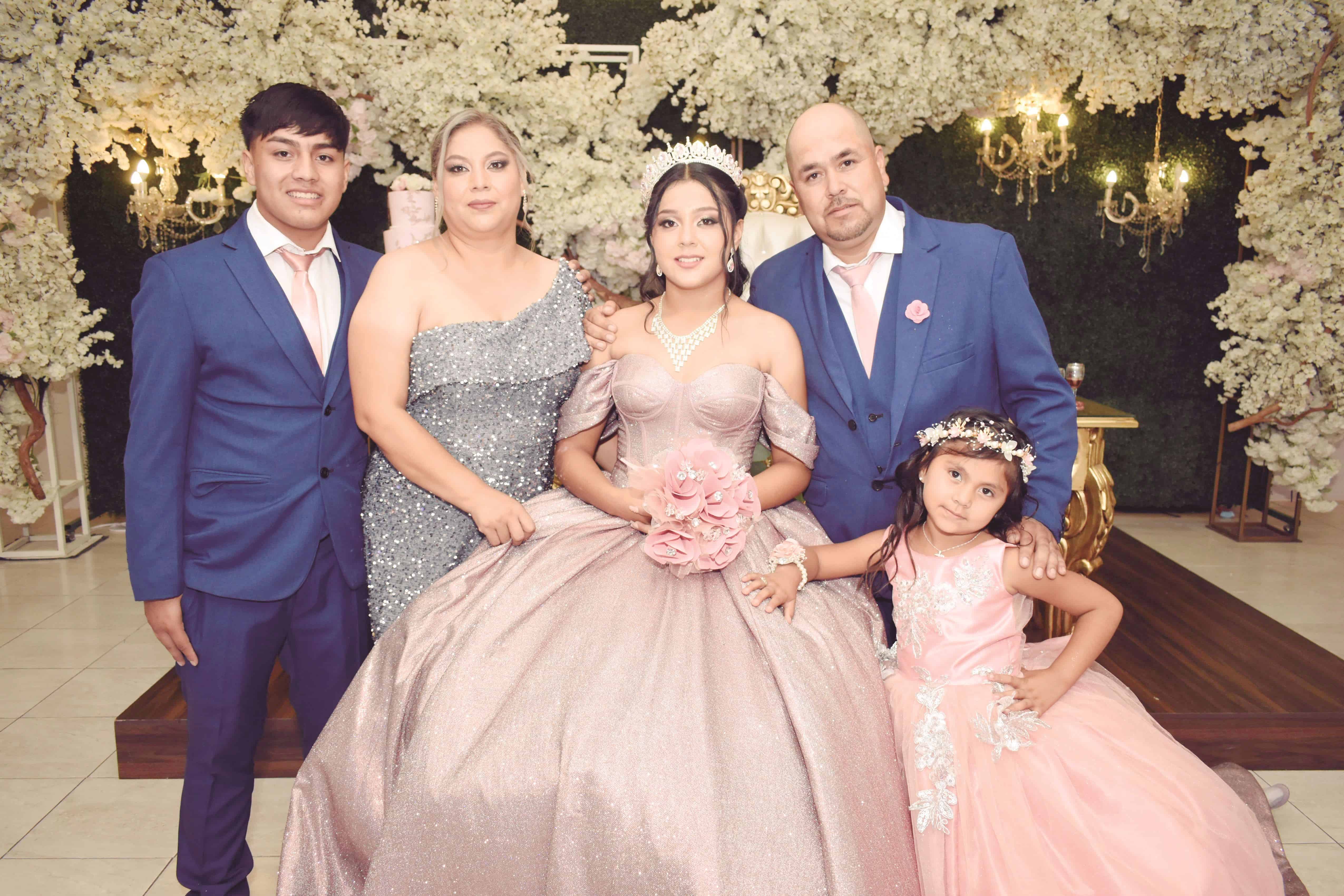 Yoselin Paloma cumplió XV años.