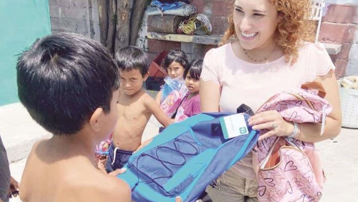 Entrega ONMPRI útiles escolares