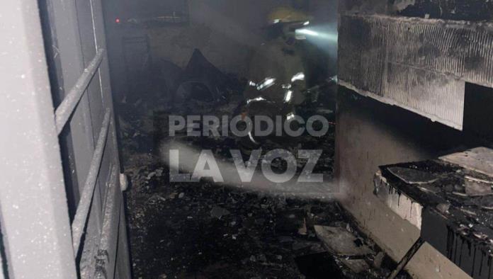 Combaten fuego en vivienda bomberos de Rosita