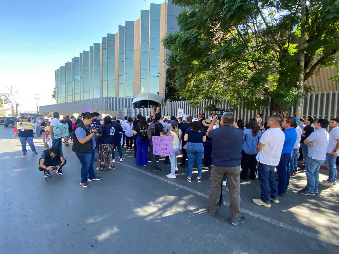 Jueces y Magistrados federales iniciaron un paro de labores por tiempo indefinido en el Poder Judicial Federal en Saltillo. 