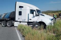 Choque con tráiler deja tres oficiales de la PAR heridos