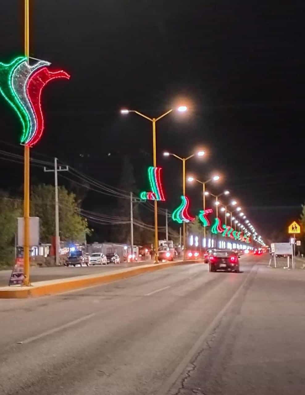 Adornan Frontera por fiestas patrias.