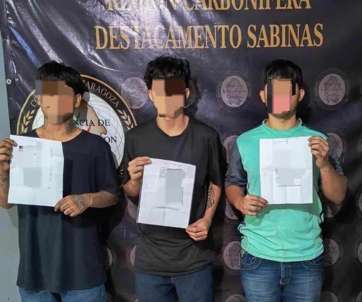 Tres Sujetos Enfrentan la Justicia tras Violento Asalto en Tienda de Conveniencia