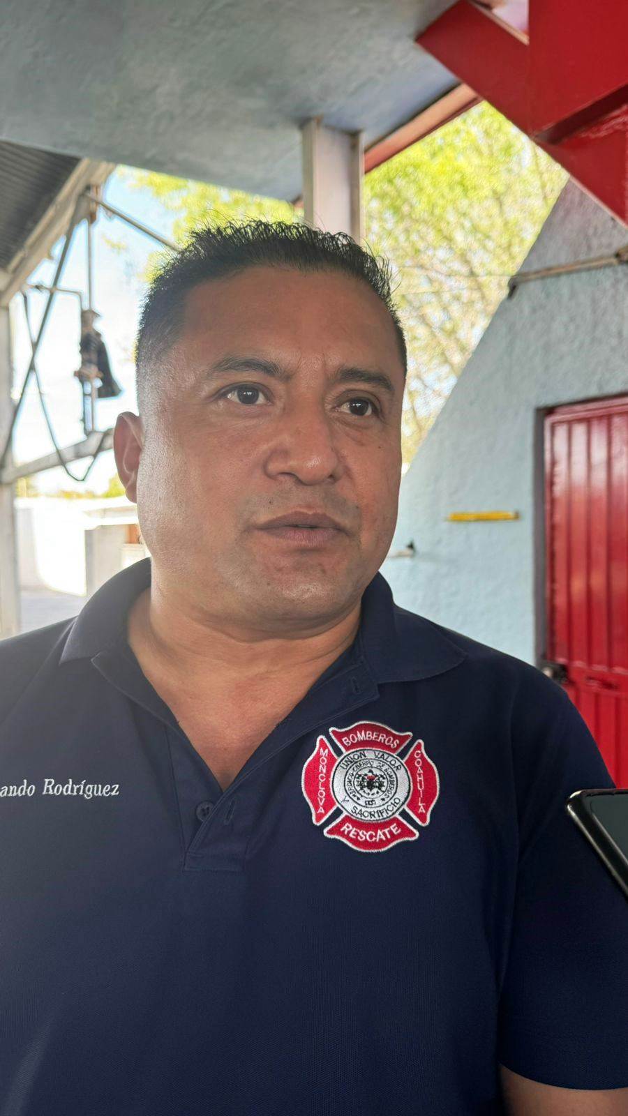Fernando Rodríguez Sillas, bombero con 27 años de trayectoria.