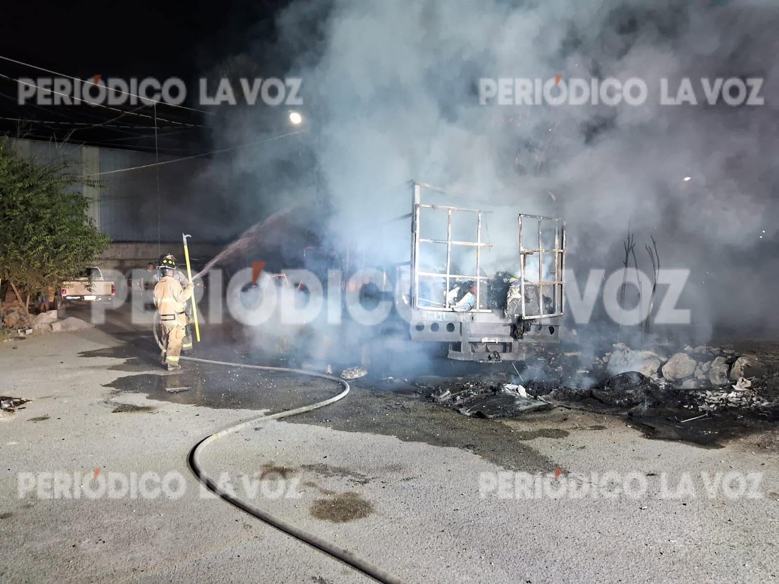 Arde casa rodante por culpa de vela