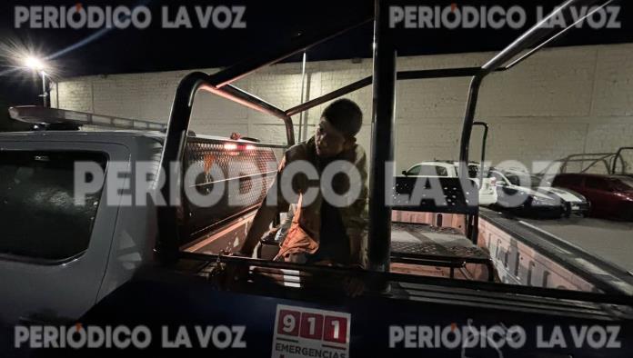 Se queda dormido en plena gasolinera