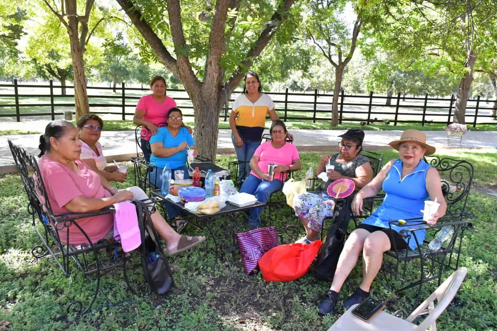 Continúan los Festejos en Honor a los Adultos Mayores en Nava