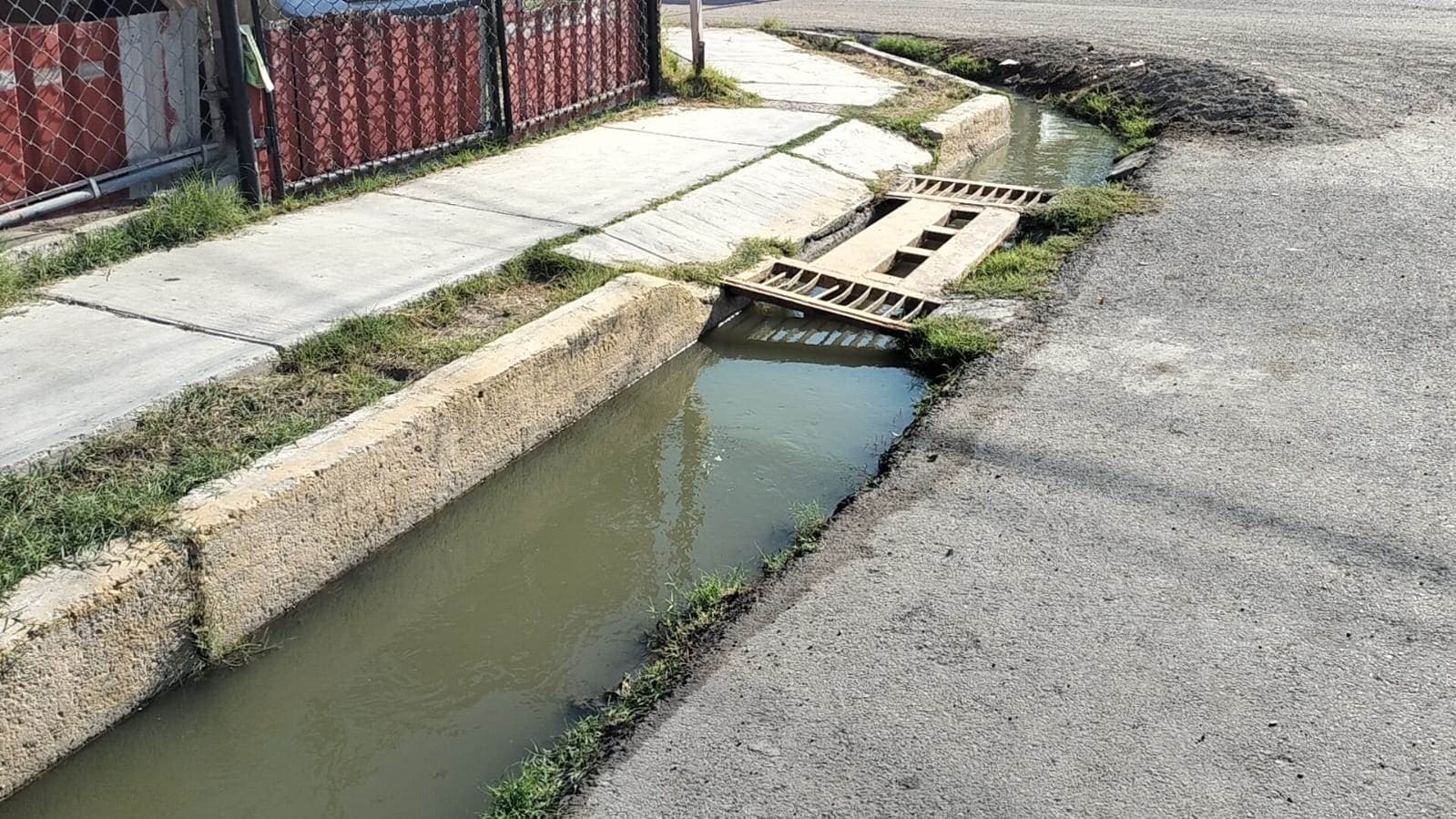 Colonia Los Espejos Enfrenta Crisis por Brote de Aguas Negras