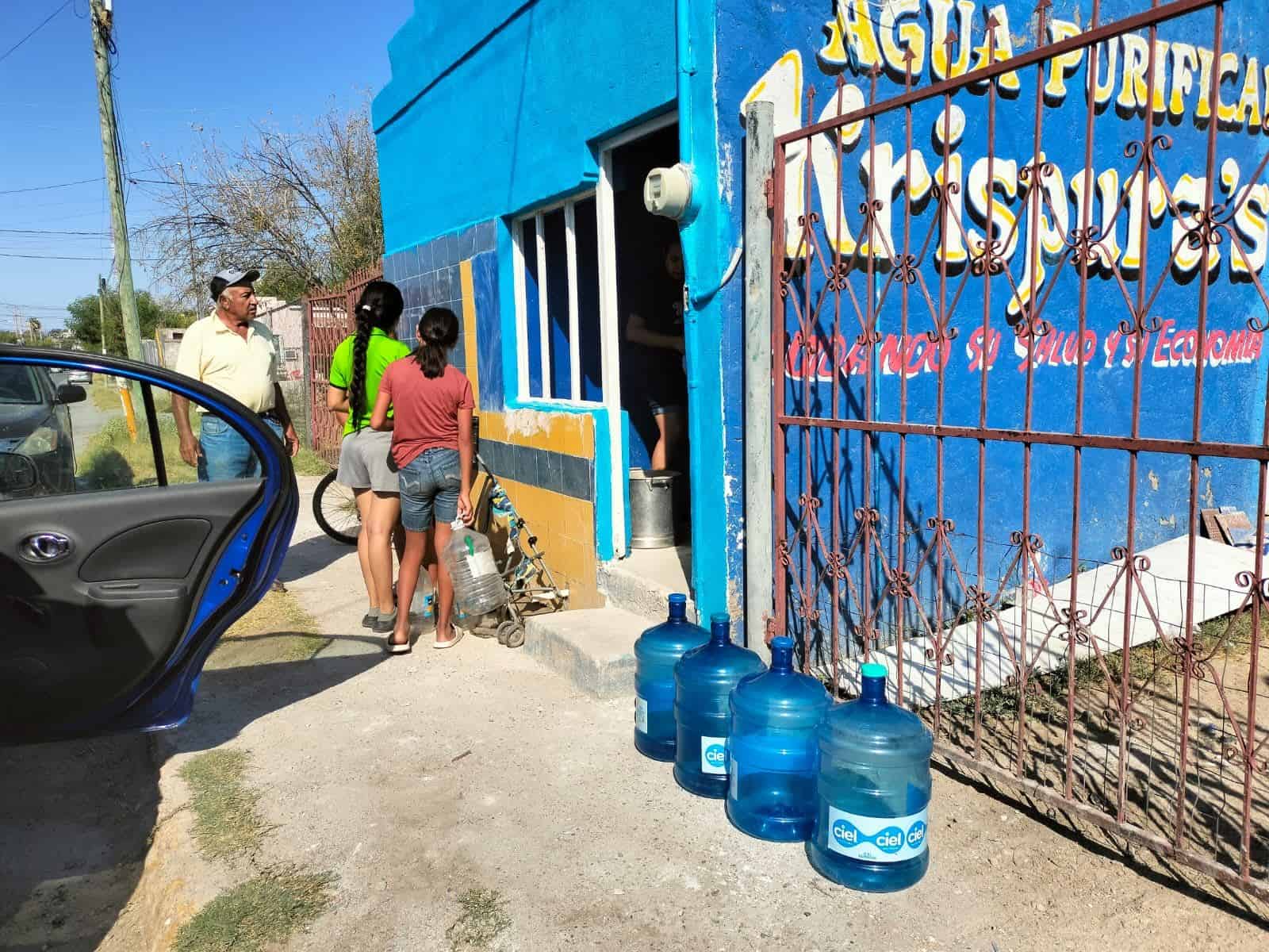 Expendedoras de Agua Purificada Están SATURADAS Ante Suspensión de Servicio Potable