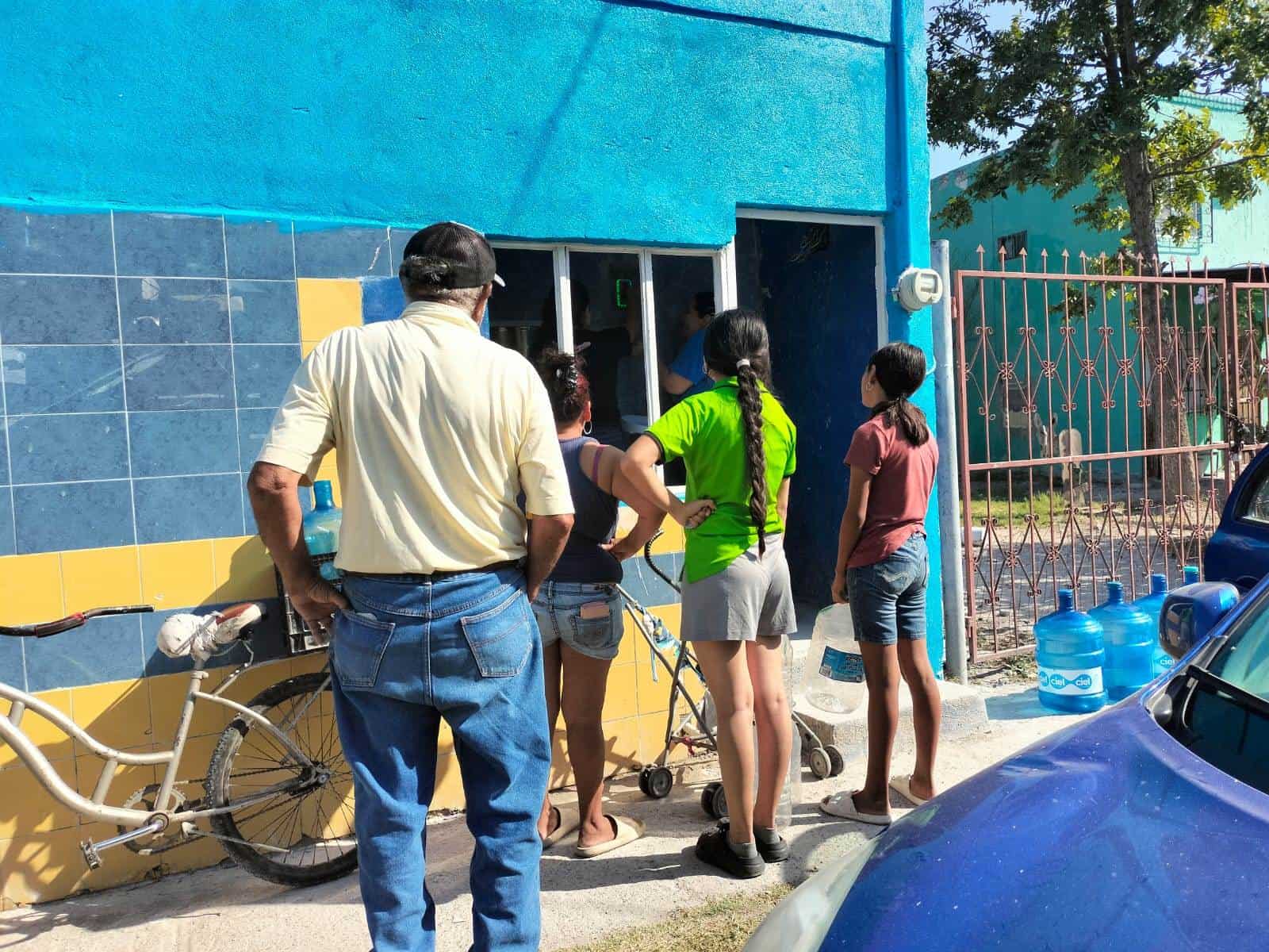 Expendedoras de Agua Purificada Están SATURADAS Ante Suspensión de Servicio Potable