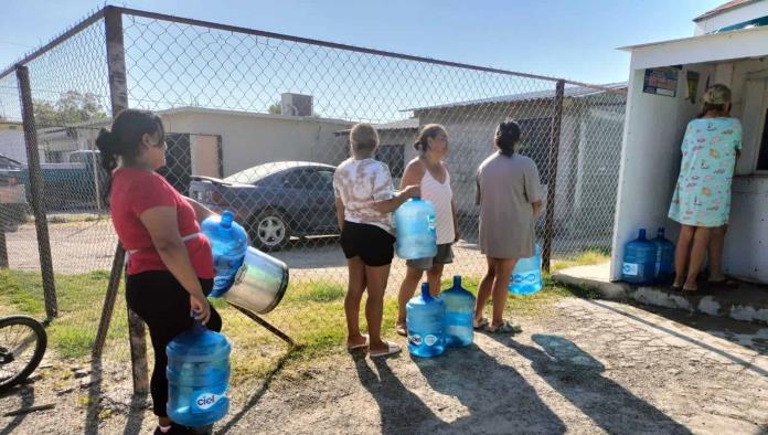 Expendedoras de Agua Purificada Están SATURADAS Ante Suspensión de Servicio Potable