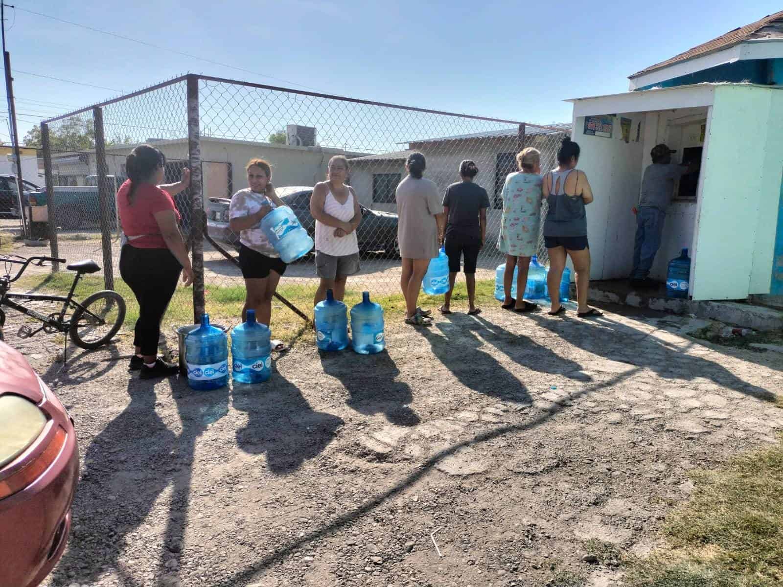 Expendedoras de Agua Purificada Están SATURADAS Ante Suspensión de Servicio Potable