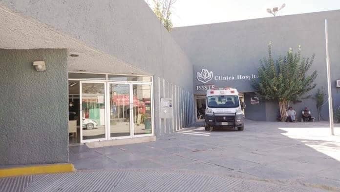 Trabajadores del ISSSTE en Monclova continúan con las pancartas de protesta por fallas en el clima del hospital