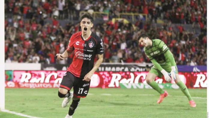 Atlas vence a Pumas con Chino Huerta como gran villano