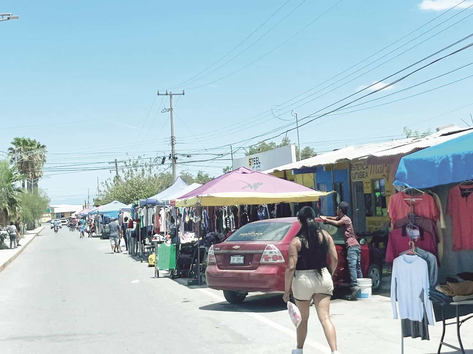 Enfrentan crisis comerciantes de las pulgas