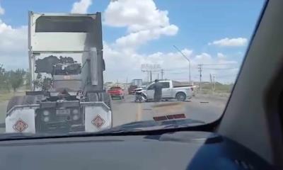 Fuerte Accidente en Sabinas Deja Dos Heridos; Tráfico Afectado en la Carretera Federal 57