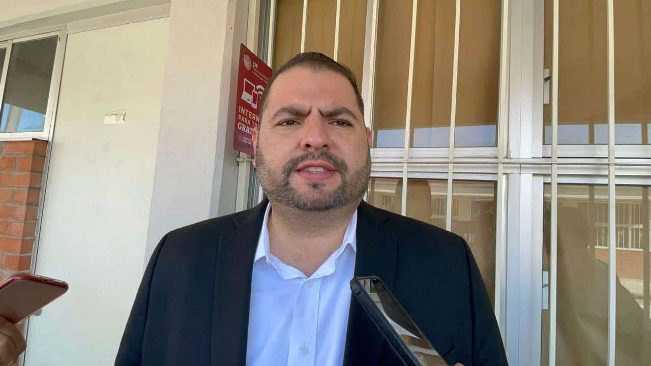 Abraham González;  Director de Servicios Educativos.