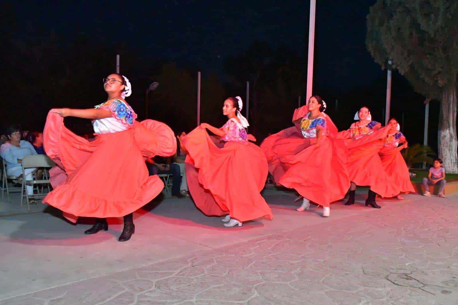 Éxito del "Domingo Cultural" en Nava: Tradición y Alegría en el Centro Histórico