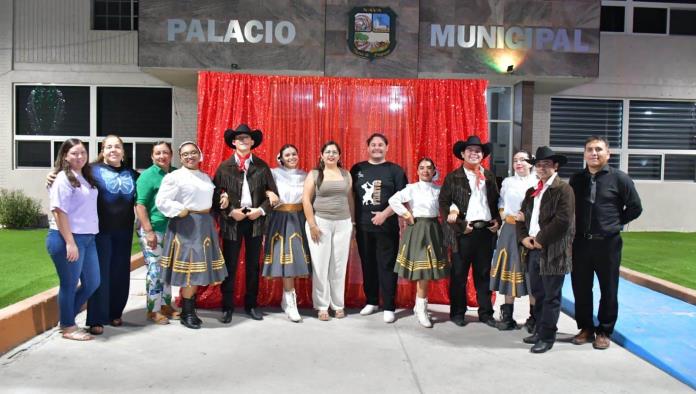 Éxito del "Domingo Cultural" en Nava: Tradición y Alegría en el Centro Histórico