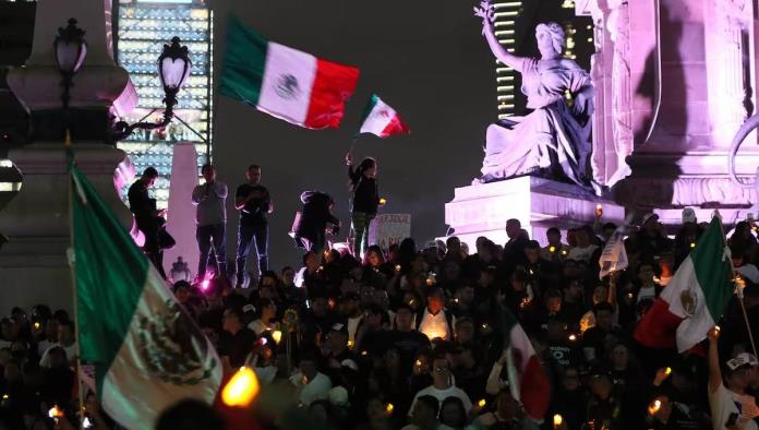 Masiva protesta en el Ángel de CDMX contra Reforma Judicial de AMLO