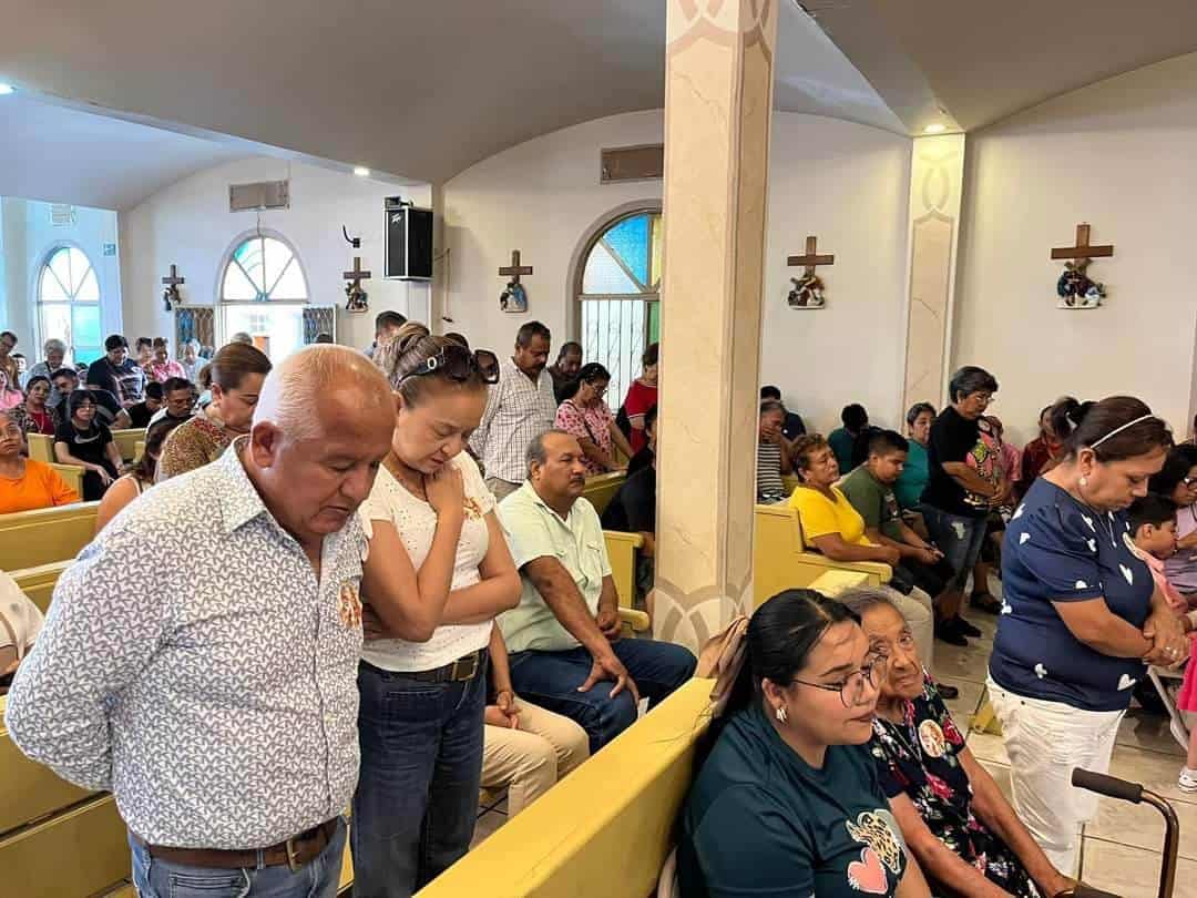 Celebran a los abuelitos.