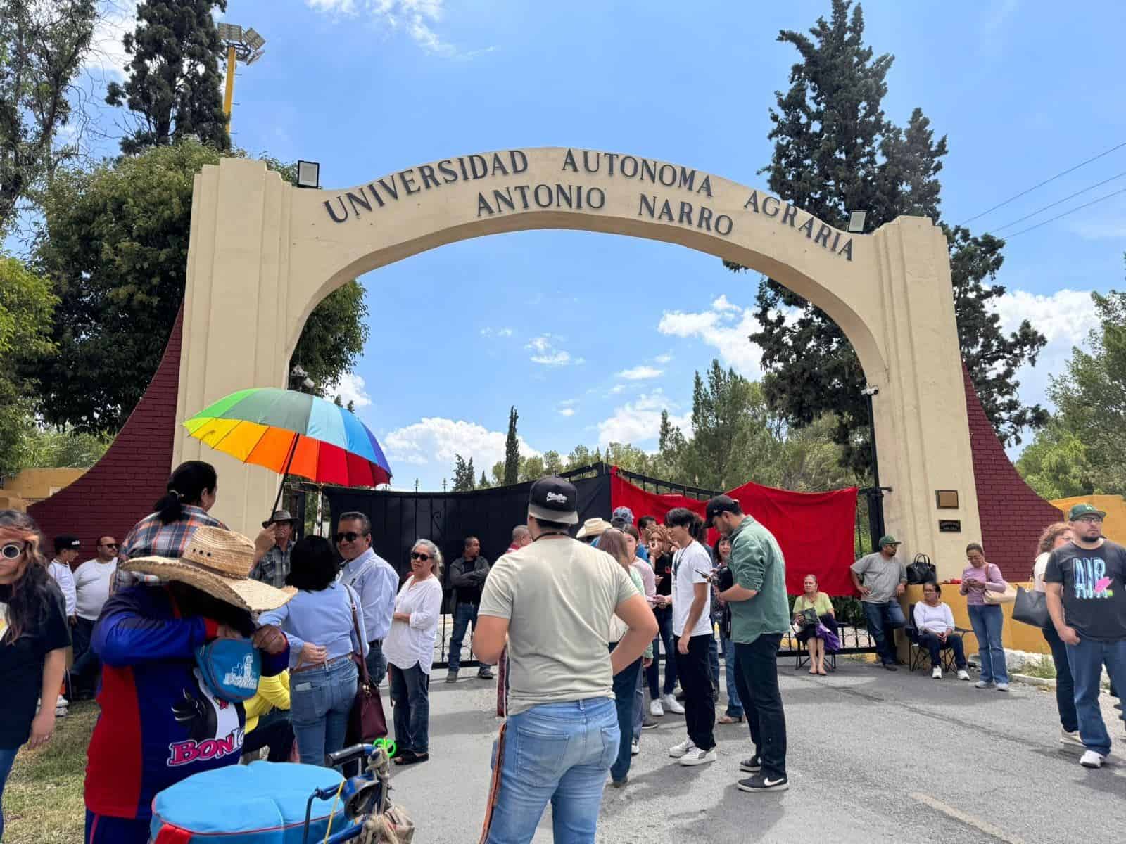 La huelga, que se espera sea por tiempo indefinido, continuará hasta que el rector Flores Olivas atienda las demandas del sindicato.