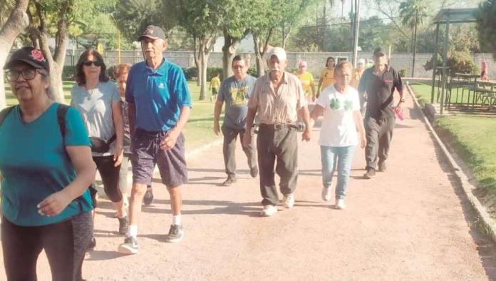 Celebran atletas el Día del Abuelo