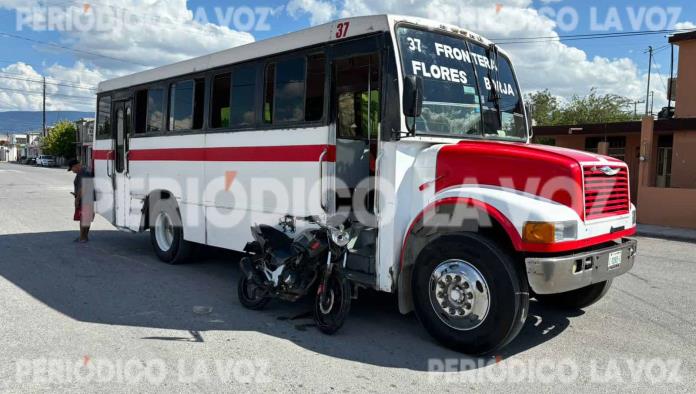 Embiste camión a motociclista