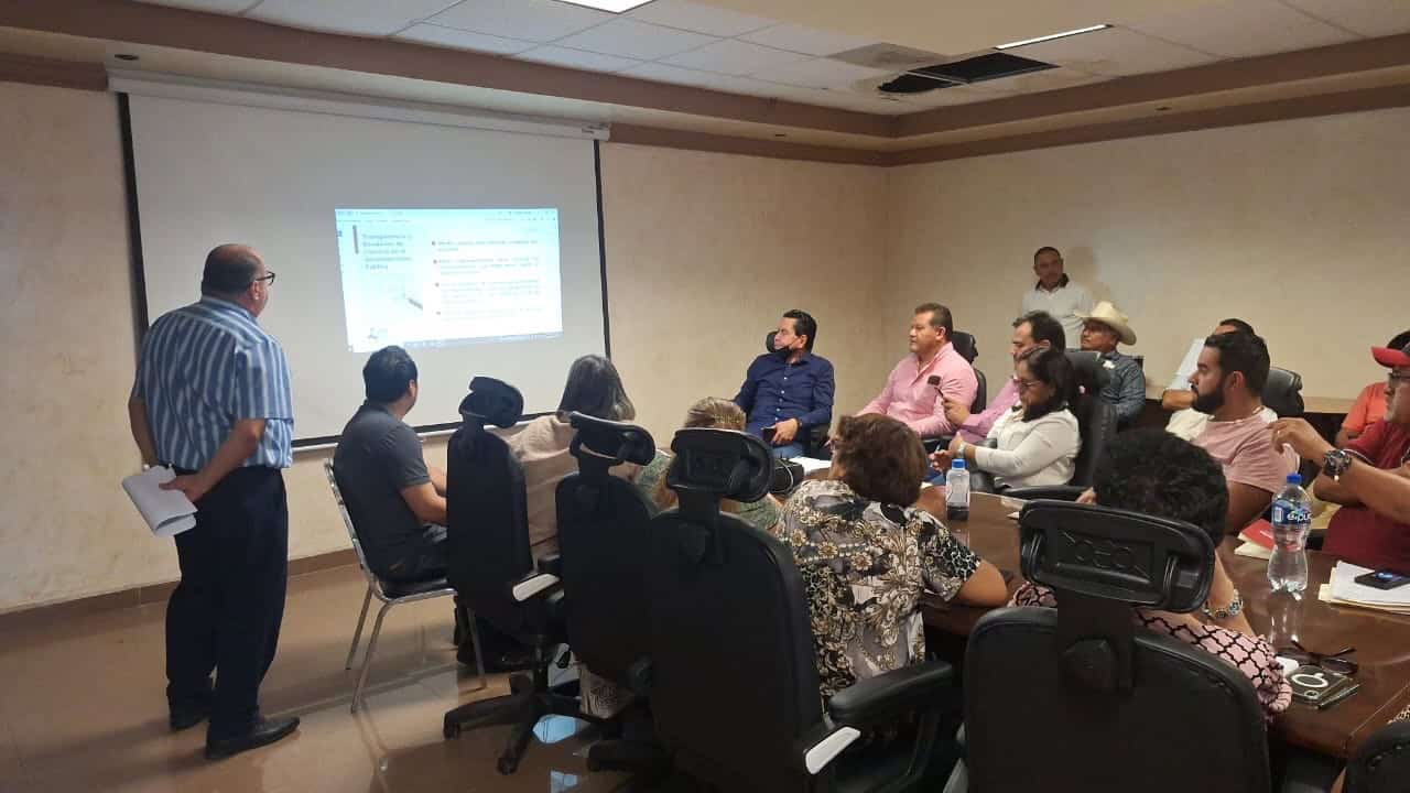 Se realiza capacitación a funcionarios municipales.