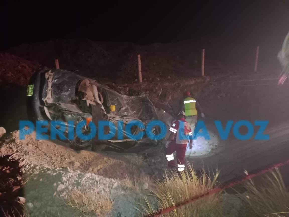 Muere prensado al volcar en la 30