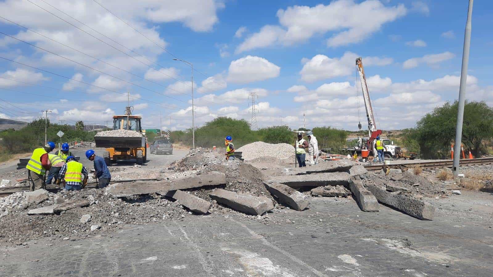 Reparan vías del tren en Colinas de Santiago