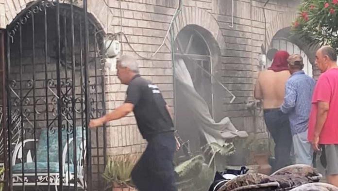 Voraz incendio consume vivienda de una abuelita