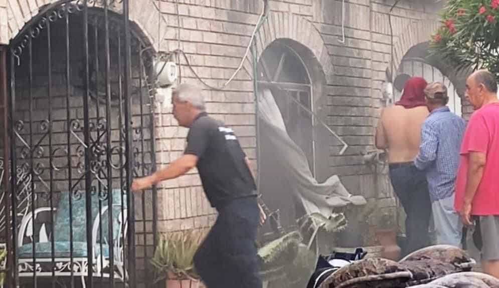 Voraz incendio consume vivienda de una abuelita