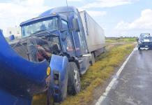 Accidente en la Carretera 57: Tráiler se Salió del Camino en Allende