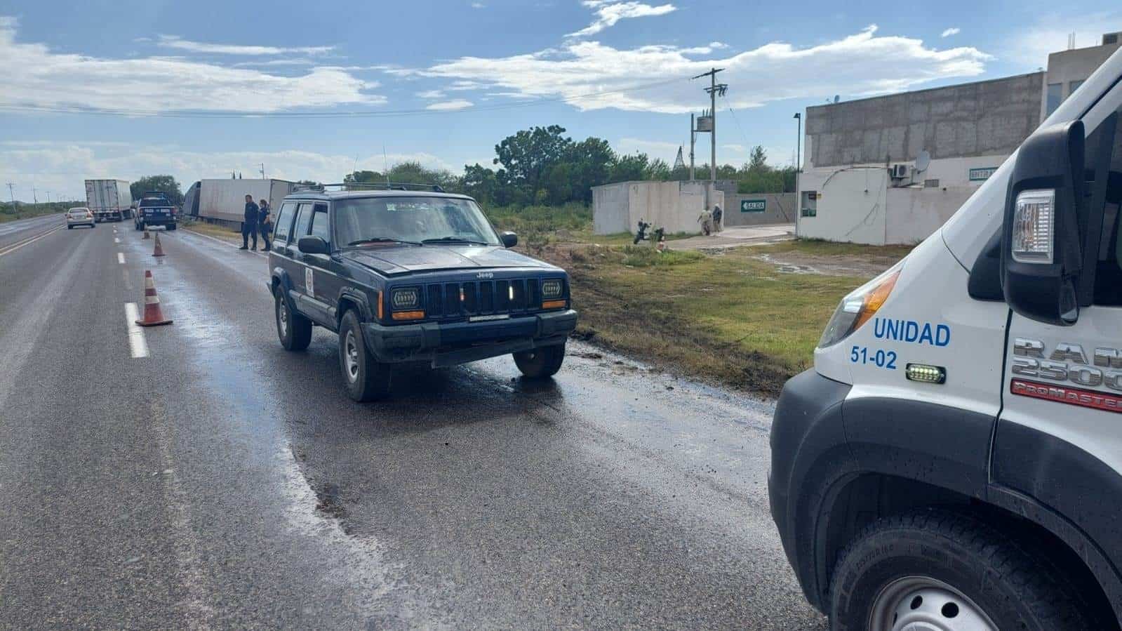 Accidente en la Carretera 57: Tráiler se Salió del Camino en Allende