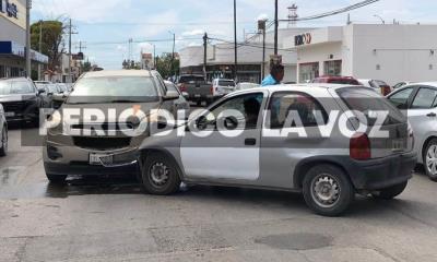 Aparatoso Accidente en Sabinas Deja Dos Heridos