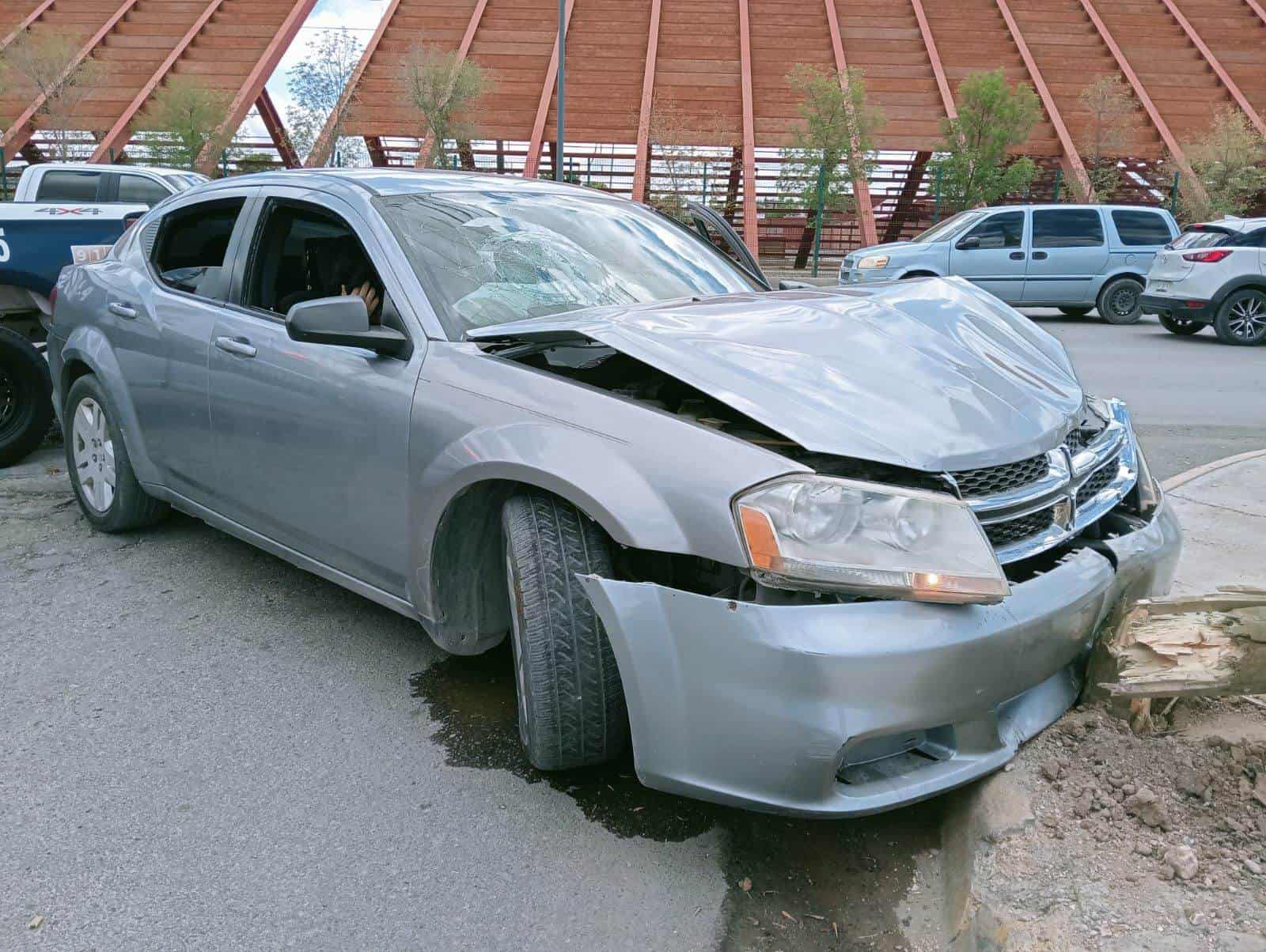 Accidente en Ciudad Acuña: Automovil se Impacta con Poste de Telmex en el Centro