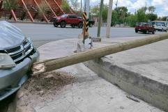 Accidente en Ciudad Acuña: Automovil se Impacta con Poste de Telmex en el Centro