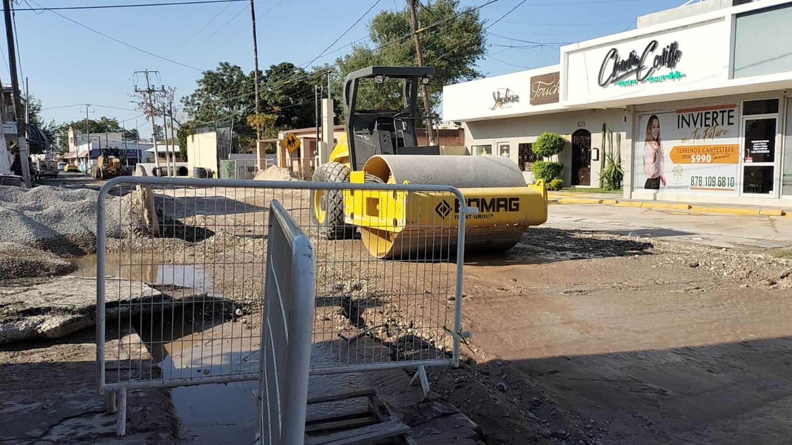 Continúan trabajos de simas en la calle Anáhuac 