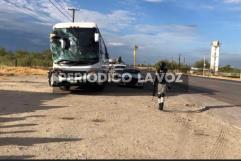 Se impacta autobús contra caja de tráiler