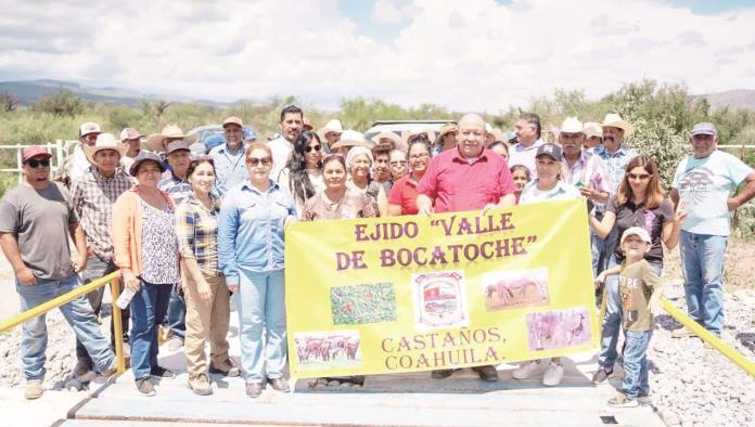 Inauguran puente en Valle de Bocatoche