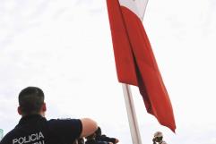 Izan bandera en plaza de Sabinas