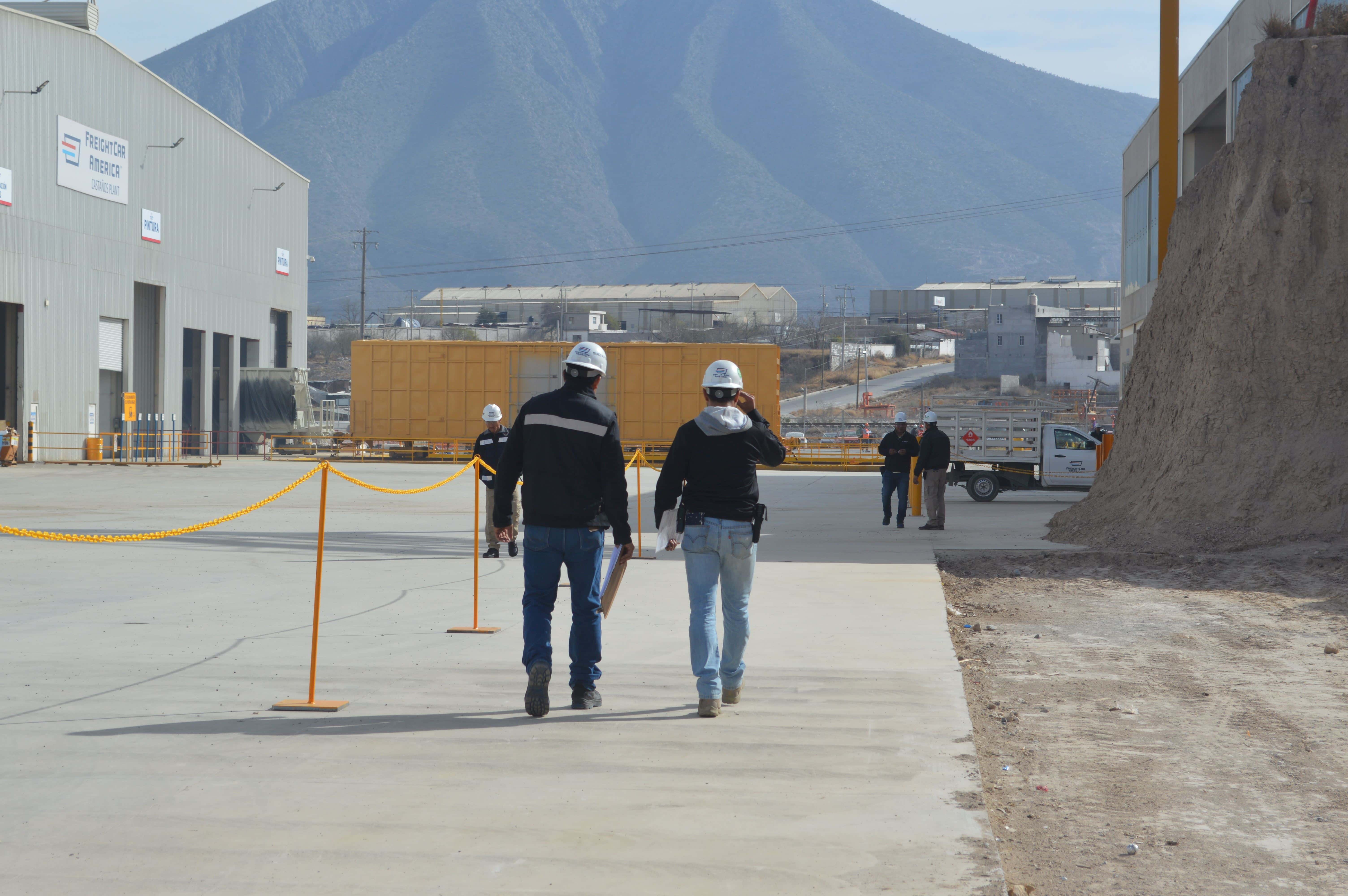 Existe el temor entre los trabajadores de que haya despidos en las empresas por los problemas económicos y políticos.