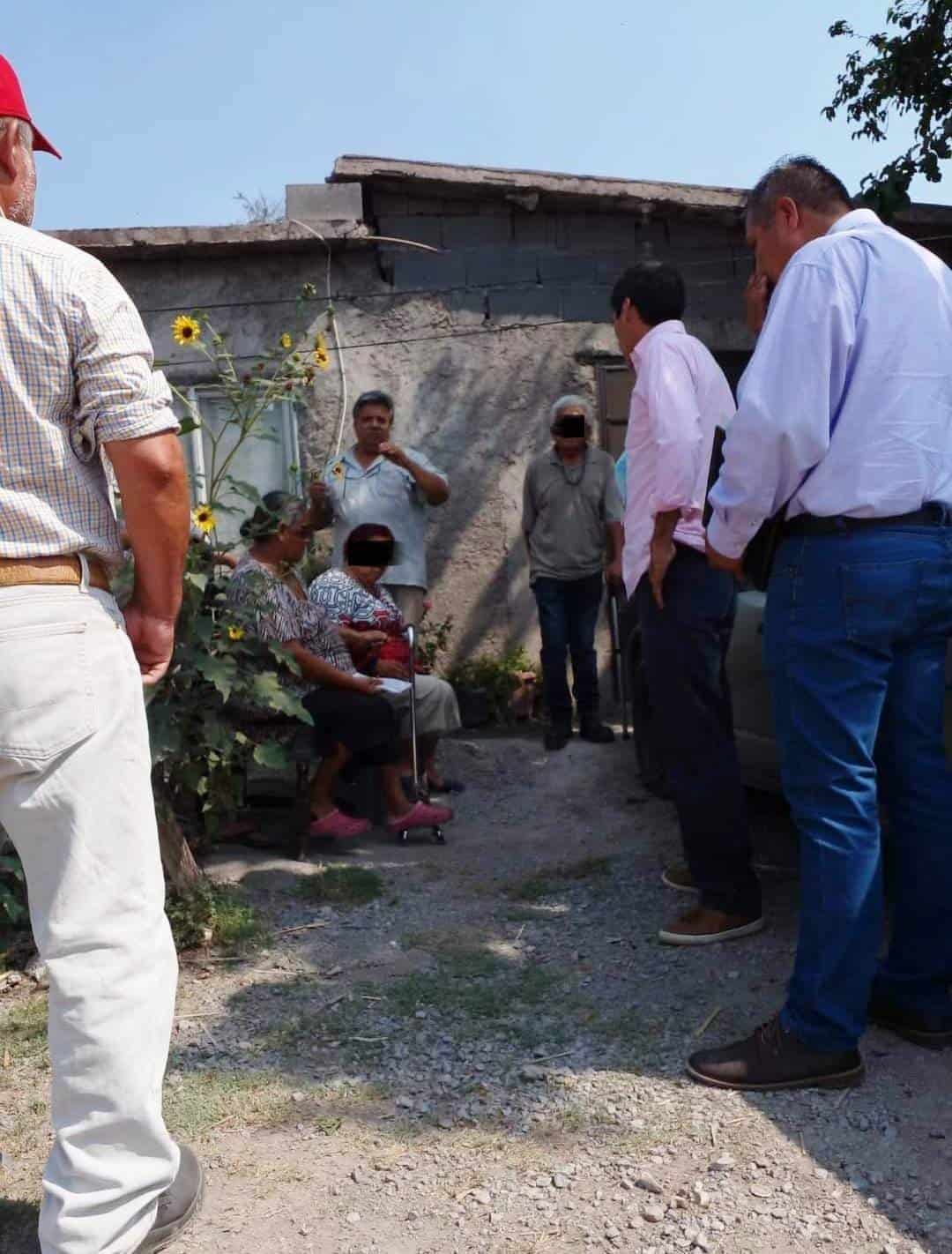 Muchos abuelos son defraudados por su propia familia que cobran su pensión de bienestar y a ellos no les llega.