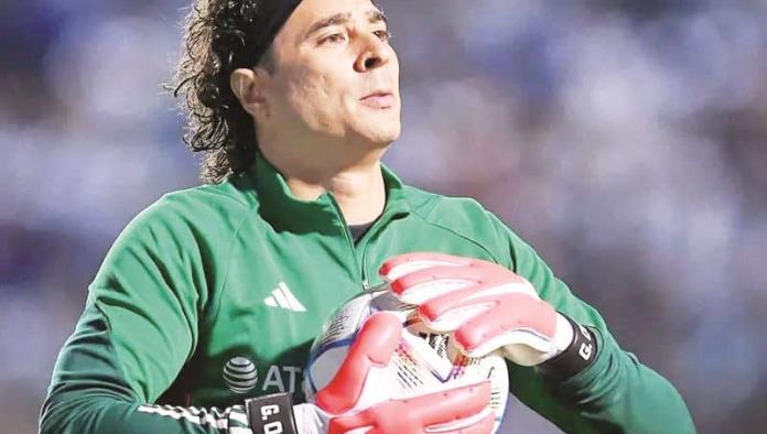 ¡Es oficial! Guillermo Ochoa continuará su carrera en el AVS SAD de Portugal