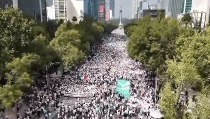 AMLO desestima manifestación de estudiantes de derecho