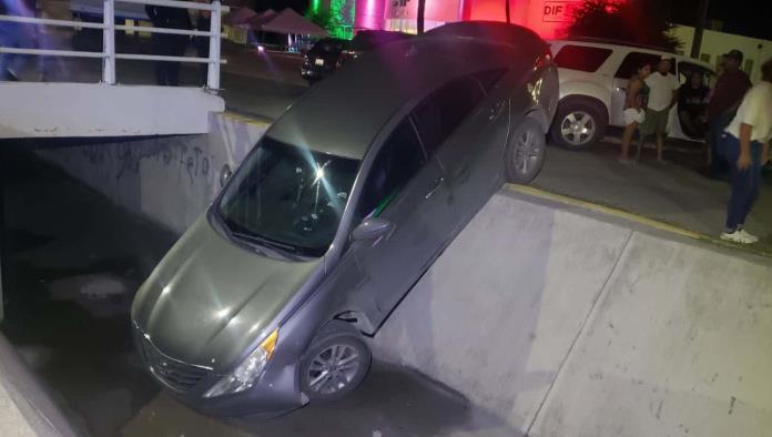 Joven de 18 Años Pierde el Control de su Vehículo y Termina en Canal