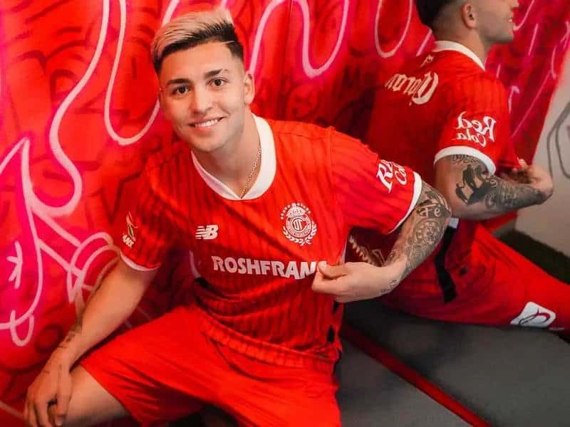Anderson Duarte llega a reemplazar a Jean Meneses.